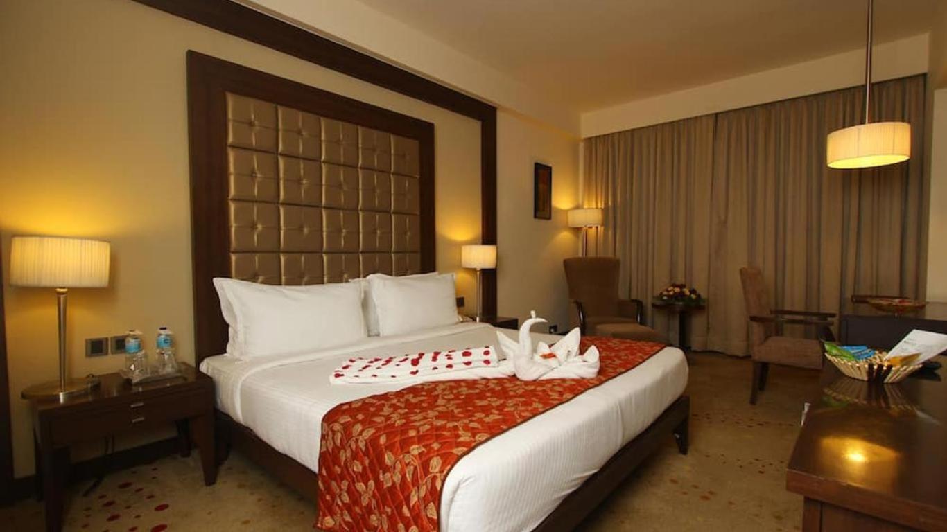 Hotel The Sky Imperial, Thaltej à Ahmedabad Extérieur photo